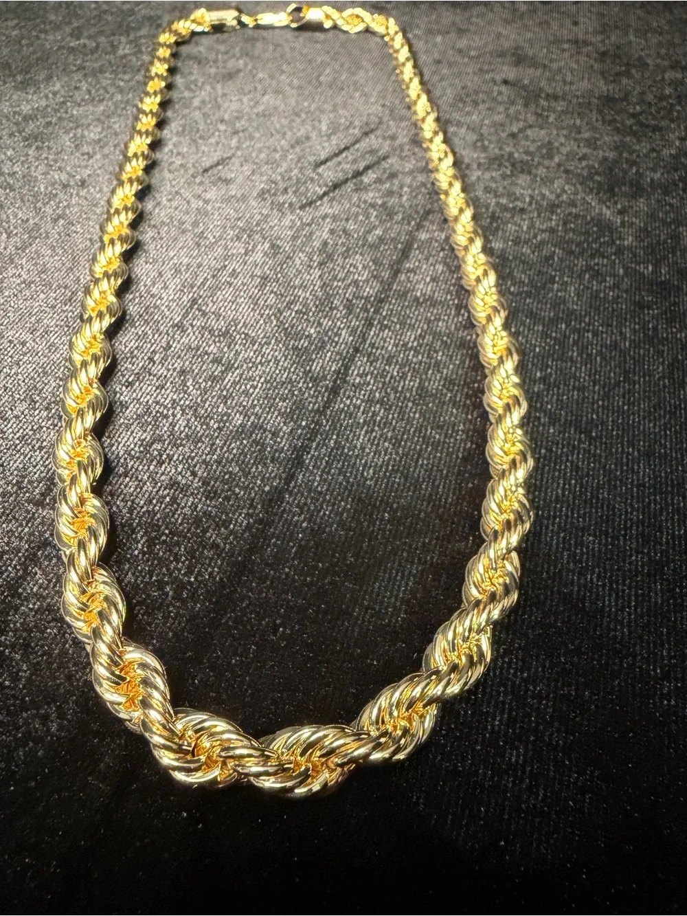 24in 8MM Rope Chain 14K Premium Finish Beautiful Stand Out Piece. Brand new.
